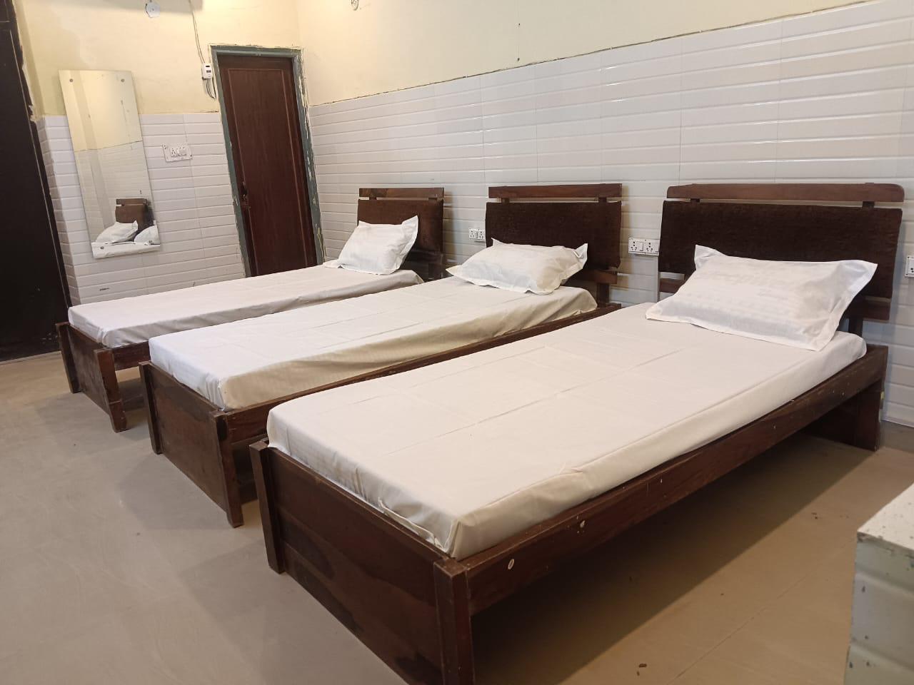 Comfortable AC room at Haveli PG Noida
